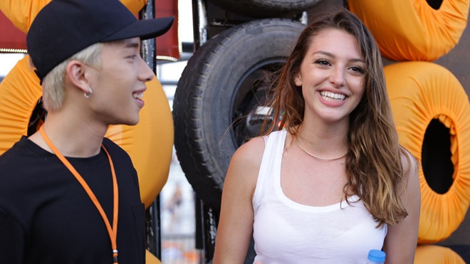 Nicky (Monstar) bắn tiếng Anh như gió, Tú Hảo cá tính đọ sắc cùng Celine Farach trong buổi Fan meeting Ảnh 2