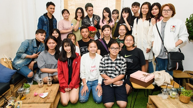 Mới đi hát hơn 1 năm, Juun Đăng Dũng bất ngờ trước tình cảm của fan dành cho mình Ảnh 2
