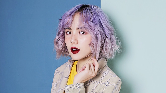 Phương Ly xinh ngất ngây, lạ lẫm với tóc tím khoe loạt hình đậm chất Neo-Memphis Ảnh 2