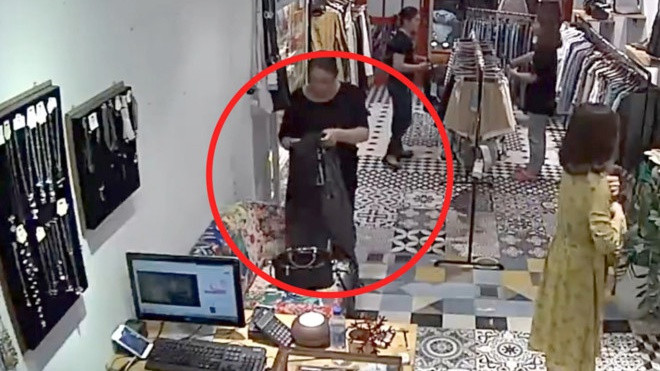 Camera ghi hình người phụ nữ trộm 22 triệu đồng ở shop thời trang Ảnh 2