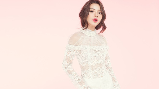 Dù đang ghi hình 'xuyên thời gian' nhưng Tú Hảo vẫn tung ra bộ hình đẹp long lanh Ảnh 2