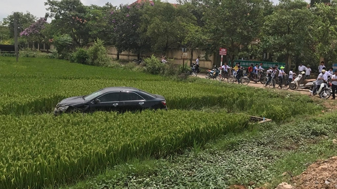 Xe Camry gây tai nạn liên hoàn, nhiều học sinh thương vong Ảnh 2