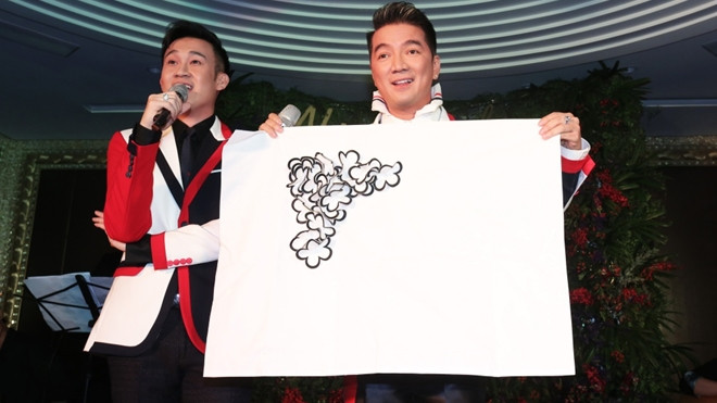 Đàm Vĩnh Hưng tự tay thêu gối dành tặng tri kỷ Dương Triệu Vũ Ảnh 2