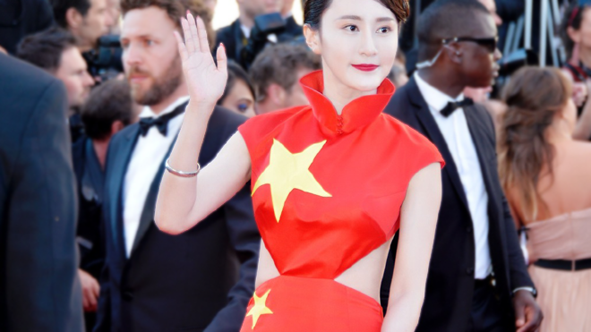 Bất chấp phạm luật, sao hạng bét xứ Trung diện trang phục hình quốc kỳ lên thảm đỏ Cannes Ảnh 2