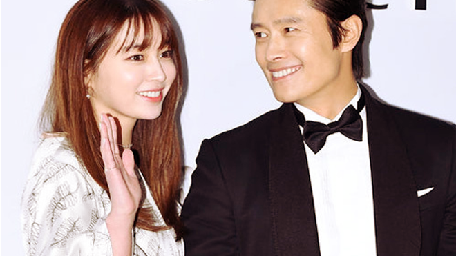 Vợ chồng Lee Byung Hun tay trong tay hạnh phúc sau lùm xùm 'trăng hoa' Ảnh 2