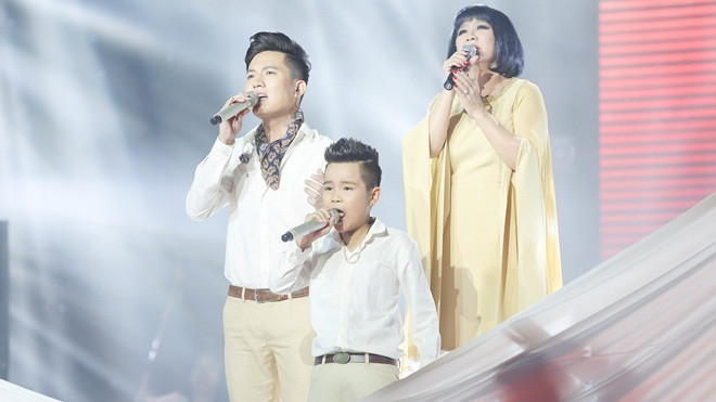 Lâng lâng xúc động trước tiết mục 'Cát bụi' 3 thế hệ của Cẩm Vân - Anh Tú - Nhật Minh tại Chung kết The Voice Ảnh 2