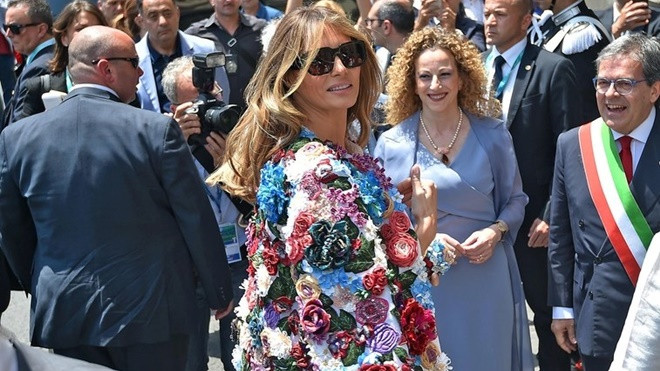 Melania Trump sang chảnh với áo khoác hơn 1 tỷ, còn ai xinh đẹp hơn người đàn bà này chứ! Ảnh 2
