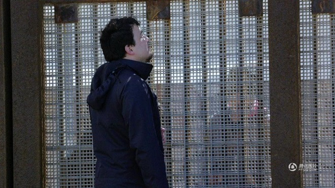 Những giây phút đoàn tụ qua bức tường thép biên giới Mỹ - Mexico Ảnh 2