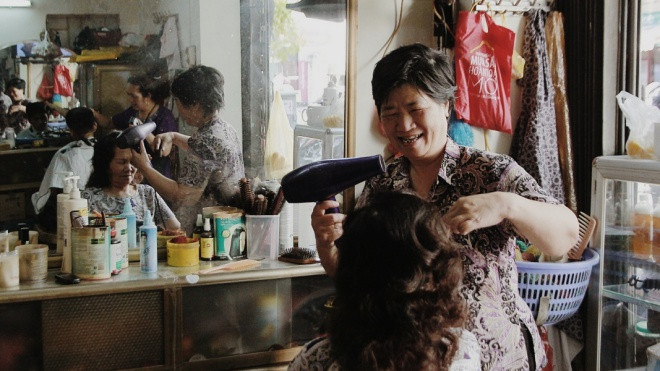 Người phụ nữ dành hơn nửa thế kỷ chỉ để làm đẹp cho người già Hà thành Ảnh 2