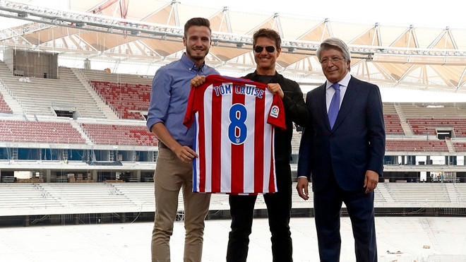 Hai người 'đàn ông đích thực' Tom Cruise & Saul Niguez sánh vai thì cầm cái áo thun cũng đủ ngầu! Ảnh 2