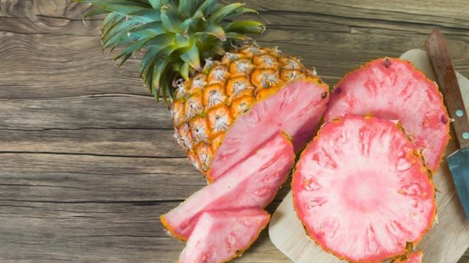 Hãy quên những quả dứa độc một màu vàng nhàm chán đi, Pink Pineapple đã xuất hiện rồi đây! Ảnh 2