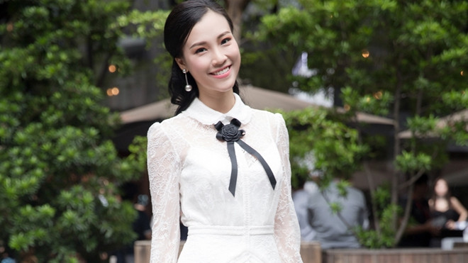 Hậu chia tay Hoàng Oanh lấy lại cân bằng, khoe vóc dáng dịu dàng với đầm trắng tinh khôi Ảnh 2