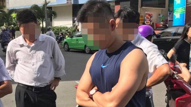 Còn 200k trong người, tài xế Grab khốn khổ vì bị 'soái ca' hàng hiệu ăn vạ đòi 400k Ảnh 2