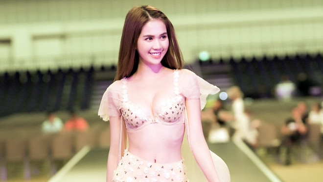 Ngọc Trinh đẹp không thể rời mắt tại buổi tổng duyệt 'Đêm Hội Chân Dài 11' Ảnh 2