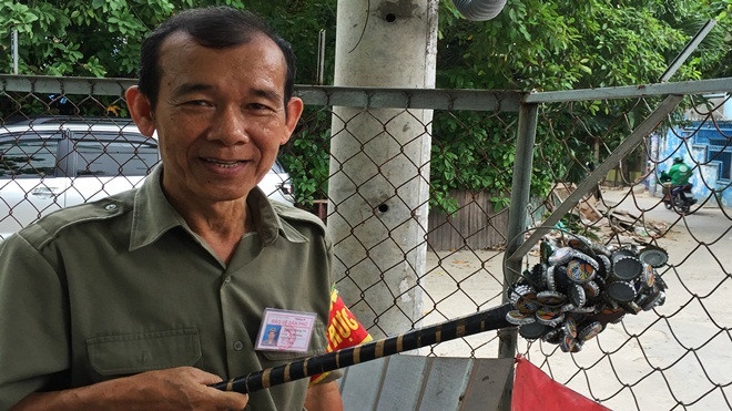 Chuyện chú bảo vệ nghèo đổi rác thành gạo tặng người dưng Ảnh 2