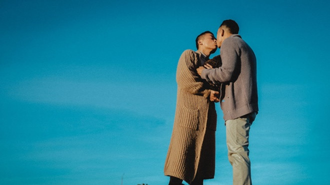 NTK Adrian Anh Tuấn mang chuyện tình yêu vào BST mới Ảnh 2