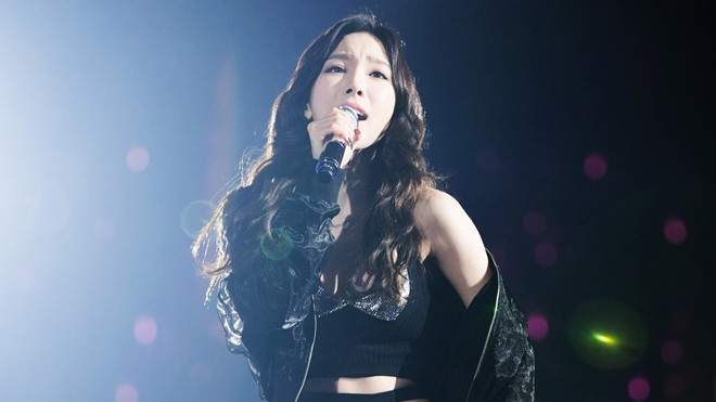 Taeyeon 'hận trai' đến mức nào mà giơ ngón giữa và chửi thề trong concert thế này? Ảnh 2