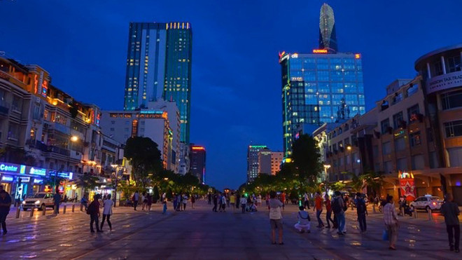 Chỉ mới tồn tại hơn 1 năm, nhưng phố đi bộ Nguyễn Huệ đã vô cùng thân thương với người Sài Gòn thế này rồi! Ảnh 2