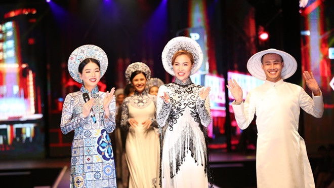 Đêm hội chân dài 11: Khi nội y không còn là vedette mà là loại trang phục tinh tế này và… Lệ Quyên Ảnh 2