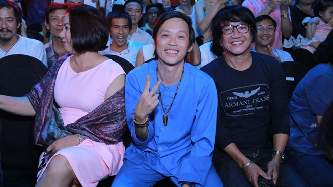 Hoài Linh bất ngờ đến tham dự Chung kết Thần tượng Bolero, cổ vũ team Lệ Quyên giành chiến thắng Ảnh 2