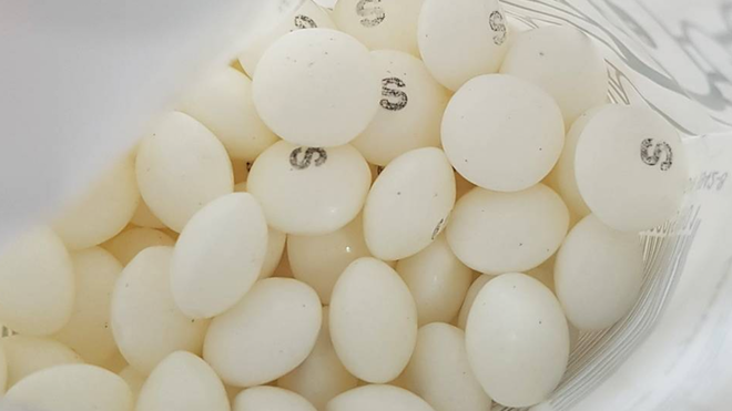 Hãng kẹo nổi tiếng Skittles tạo ra phiên bản màu trắng ủng hộ cộng đồng LGBT gây nhiều tranh cãi Ảnh 2