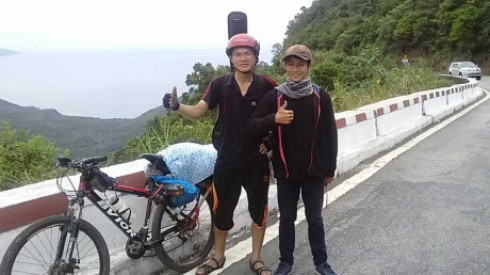 Đỗ đại học, chàng sinh viên đạp xe 1.000km 'báo' với người bố đã mất Ảnh 2