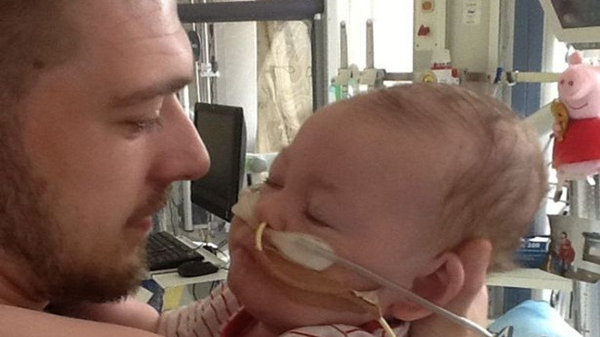 Ngày của cha: Nghẹn ngào với câu chuyện người bố tranh đấu sự sống cho con khi bác sĩ khuyên rút ống thở Ảnh 2