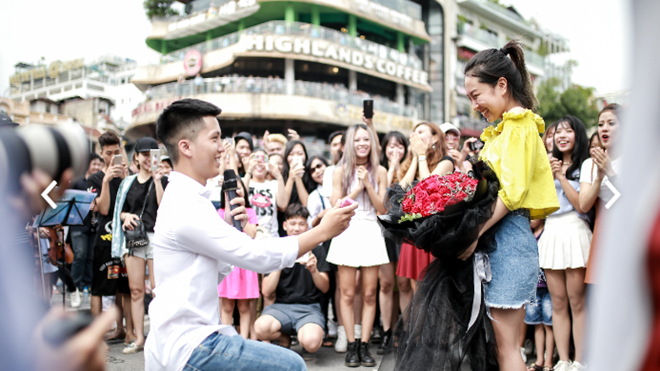 Ghen tị với màn cầu hôn hoành tráng tại phố đi bộ Hà Nội có ekip lên đến 70 người Ảnh 2