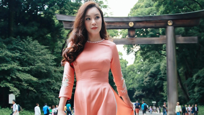 Hồ Quỳnh Hương mặc áo dài, mang nón lá tại ngôi đền lớn nhất Tokyo   Ảnh 2