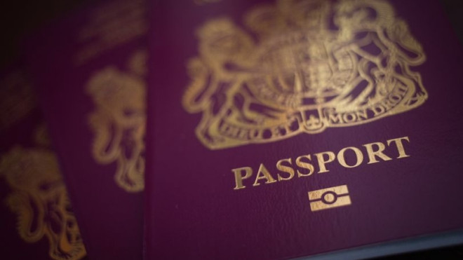 Có thể bạn không tin, chỉ ba người đặc biệt trên thế giới được sở hữu tấm hộ chiếu này Ảnh 2