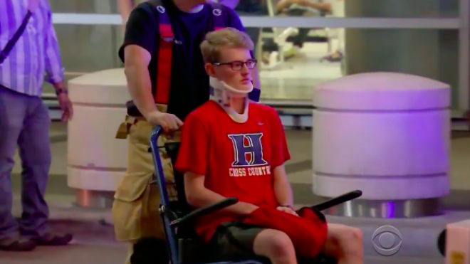 20 hành khách văng lên trần máy bay khi đi qua vùng nhiễu động Ảnh 2