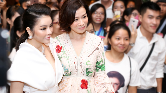 Truyền thông, người hâm mộ vây kín Xa Thi Mạn trong sự kiện tại TP.HCM Ảnh 2