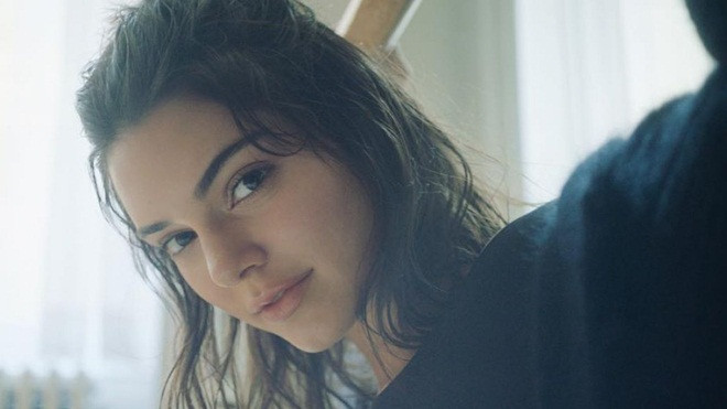 Bạn biết gì chưa, Kendall Jenner lấn sân chế tác trang sức rồi đó! Ảnh 2