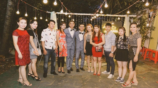 Đám cưới hạnh phúc của cặp đồng tính được gia đình ủng hộ hết mình Ảnh 2