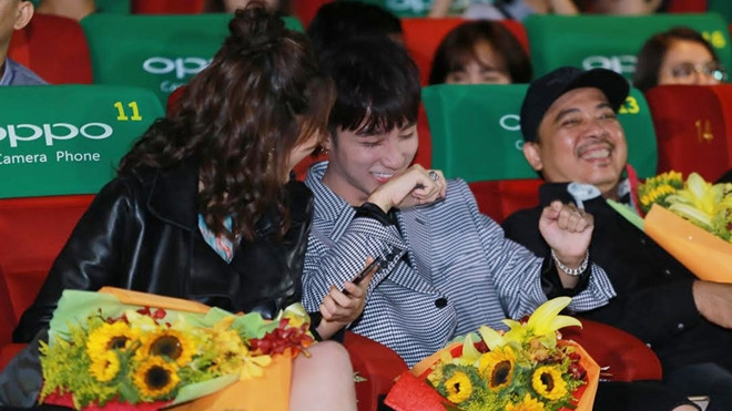 Sơn Tùng - Kiều Trinh nhắng nhít trong buổi ra mắt phim ngắn 'Âm bản' Ảnh 2