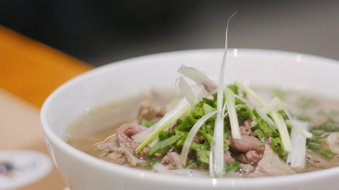 Tổng vốn đầu tư 70 tỷ, liệu chuỗi nhà hàng Phở Ông Khải vừa mới khai trương có thật sự đủ ấn tượng? Ảnh 2