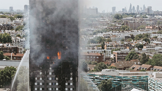 Người đàn ông 52 tuổi bị bắt vì giả mất gia đình và tài sản sau vụ cháy tòa tháp 27 tầng Grenfell Ảnh 2