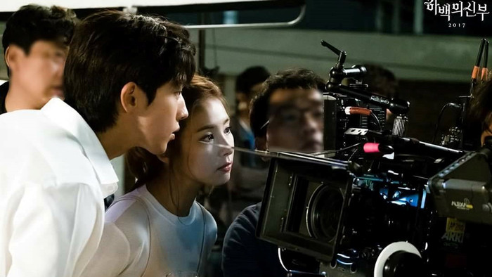 Dàn sao 'Cô dâu thủy thần' thân mật trong hậu trường khiến fan thích thú Ảnh 2