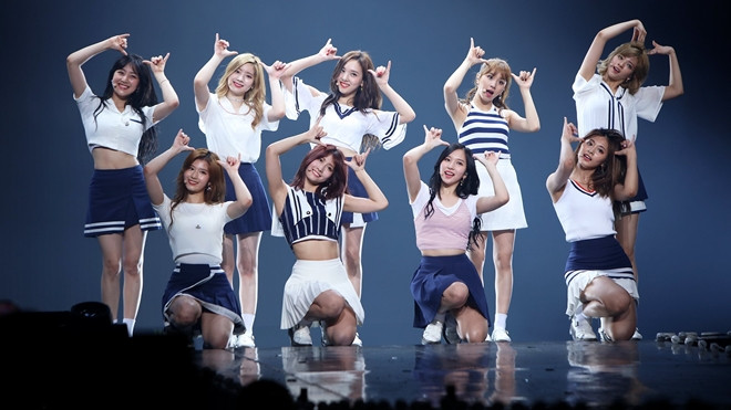 Nhật tiến rầm rộ, netizen Hàn hăm dọa TWICE bằng 10 lít axit chờ sẵn ở sân bay Ảnh 2