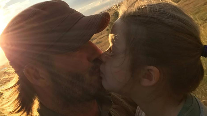 Bị chỉ trích vì hôn môi các con, David Beckham nhấn mạnh chỉ thể hiện tình cảm với bọn trẻ Ảnh 2