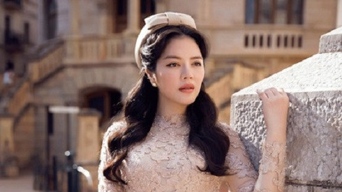 Lý Nhã Kỳ gây 'choáng' khi tậu 17 đôi giày hàng hiệu cùng một kiểu Ảnh 2