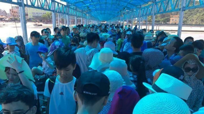 10.000 du khách 'kẹt' ở đảo Cô Tô vì thời tiết xấu Ảnh 2
