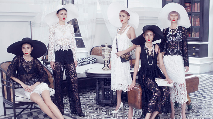 Chỉ đơn thuần trắng đen nhưng dưới tay Đỗ Mạnh Cường, tất cả lại trở nên vô cùng tươi mới! Ảnh 2