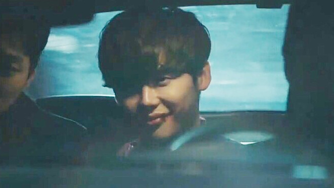 Bị tình nghi ở 'W', Lee Jong Suk thành sát nhân thật trong bom tấn 'V.I.P.'! Ảnh 2