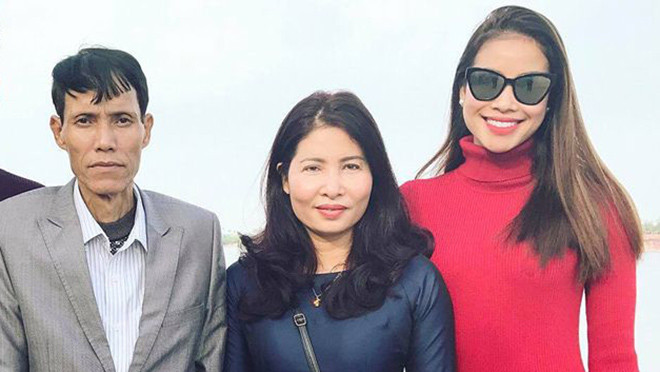 Tình trạng sức khỏe của bố nguy kịch, Hoa hậu Phạm Hương khẩn thiết tìm nhóm máu AB Ảnh 2