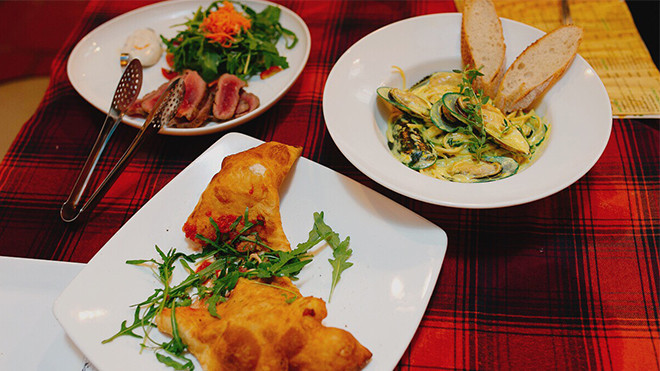 Chuyện về những chiếc pizza nóng giòn được thổi hồn trong lò lửa 365 ngày không nghỉ Ảnh 2