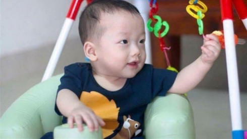 Bé trai sinh ra từ người mẹ ung thư nhường sự sống cho con đã tròn 1 tuổi Ảnh 2