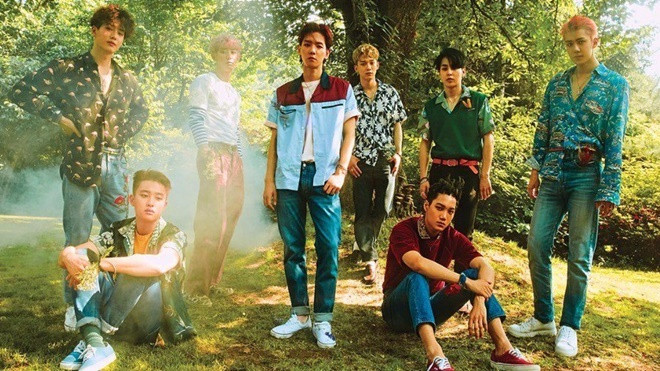 Cách EXO chia sẻ niềm vui mặc đồ hiệu trong MV Ko Ko Bop là đây! Ảnh 2