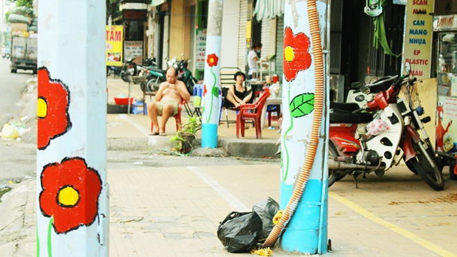 Chuyện về những cây cột điện 'nở hoa' của người Sài Gòn Ảnh 2