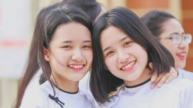 Ơn giời, cặp chị em sinh đôi hát cover 'Có em chờ' đáng yêu nhất hệ mặt trời đây rồi! Ảnh 2